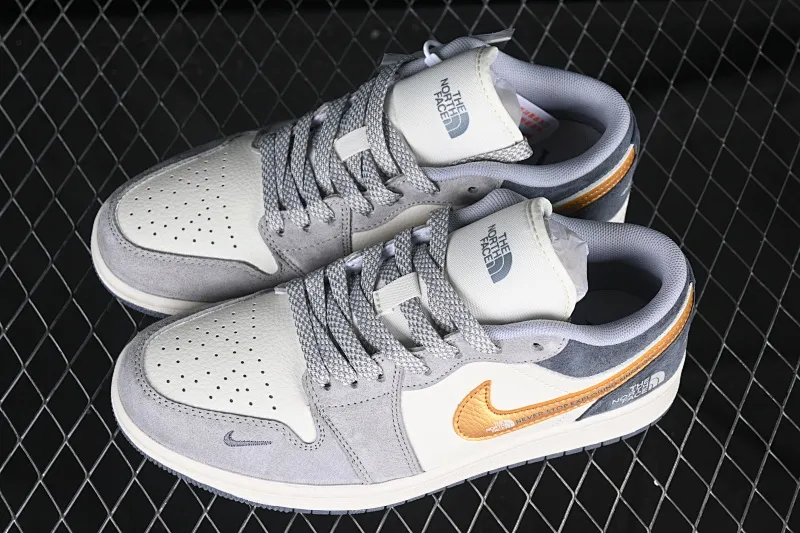 All categories Air Jordan Jordan series basketball shoes Air Jordan 1 Low high-end customized low-top sneakers Air Jordan 1 Low AJ1 Joe 1 North Face joint pig eight gold hook high-end customized low-top retro basketball shoes DM9188-015